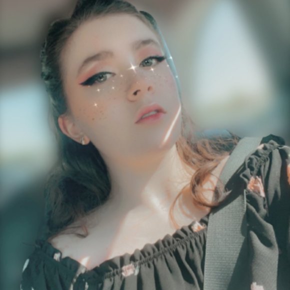 meet your posher, evelyn - Picture 1 of 1